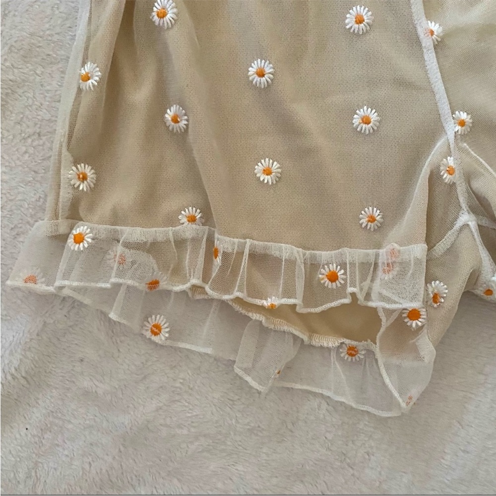 Daisy Embroidered Mesh Ruffle Shorts 🌼 - Picture 3 of 9
